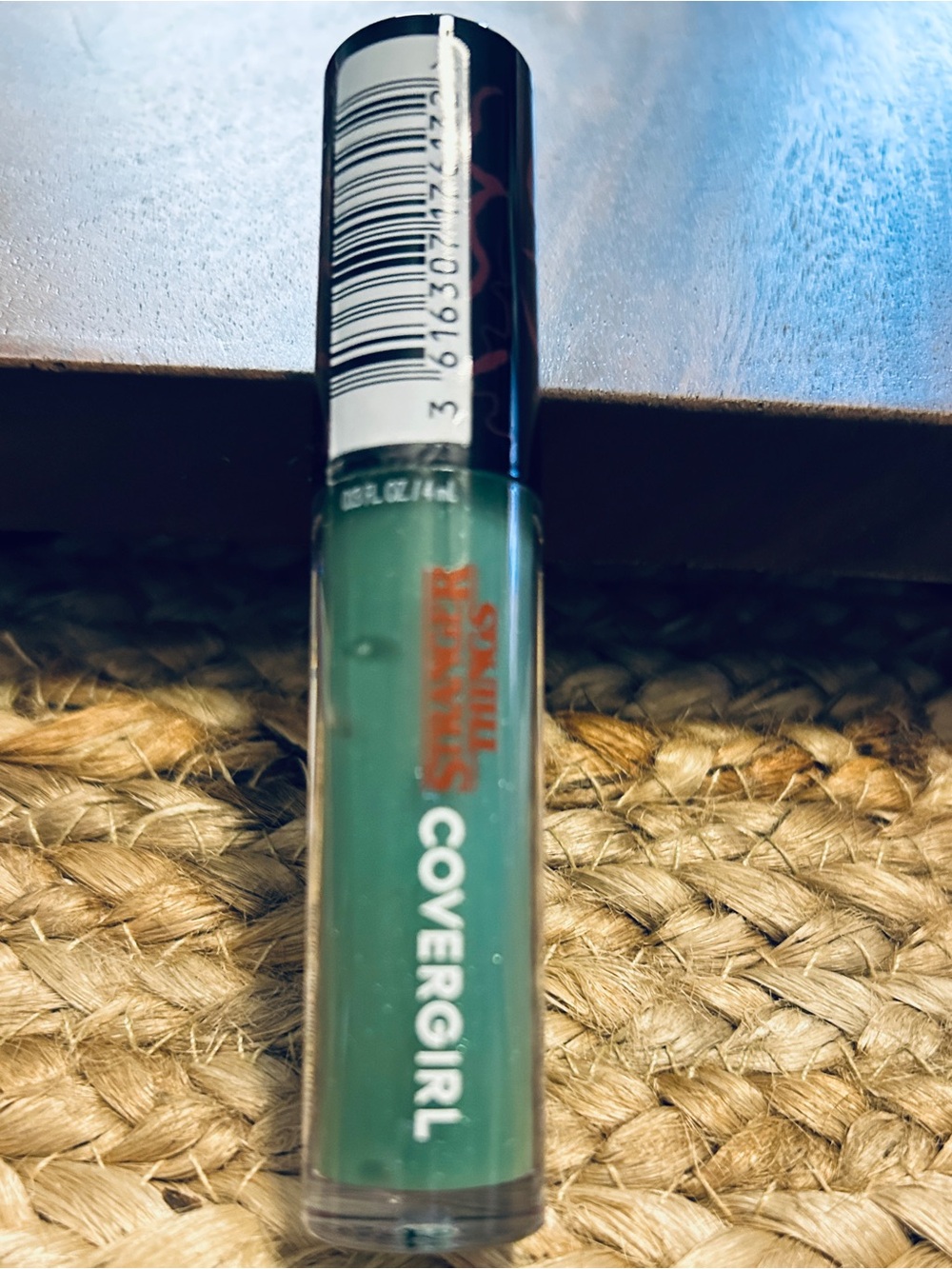 COVERGIRL Stranger Things - transforming lip gloss